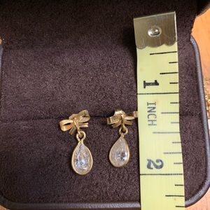 Zirconia drop earrings in gold
